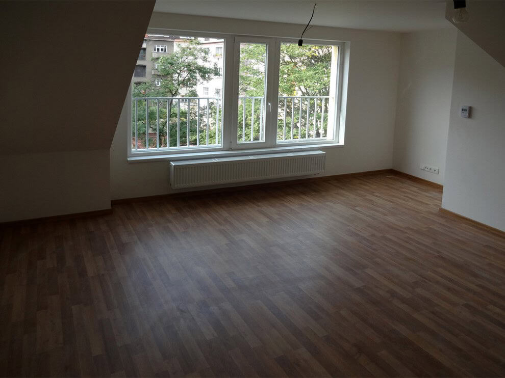 Půdní byt se šikmou střechou